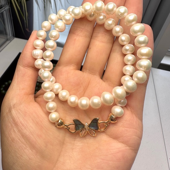 Elegant freshwater Pearl necklace with Butterfly Clasp - Picture 3 of 7